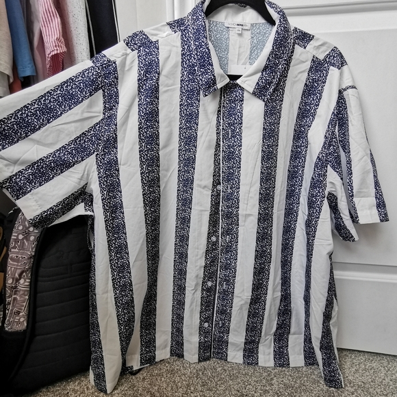 Men's Casual Shirt - Picture 2 of 9